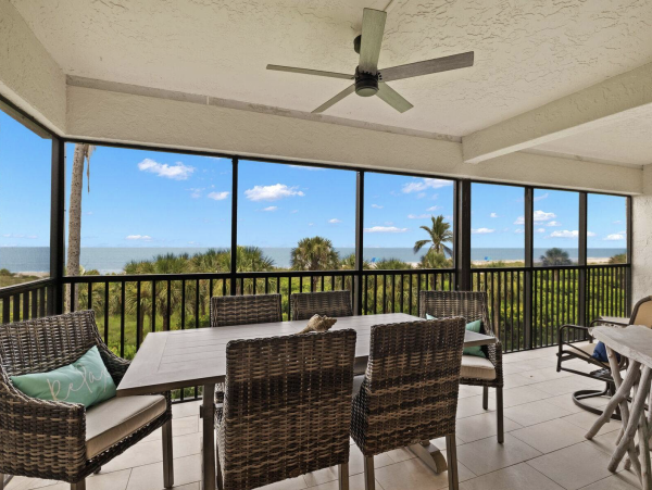 Family Friendly Complex in Sanibel Located on the Beach